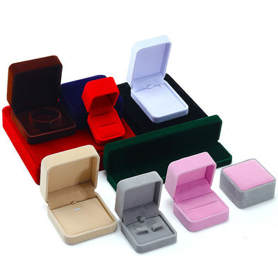 comprar Venta al por mayor Fabricación de joyería de lujo Envasado de caja personalizado Envase personalizado de gama alta Collar Brazalete Aretes Anillo Envasado de joyería de terciopelo Envasado de caja con logotipo online manufacture