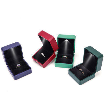 Logotipo personalizado de color azul oscuro de cuero de Hanhong caja de joyería LED con luz y impresión de pantalla de seda