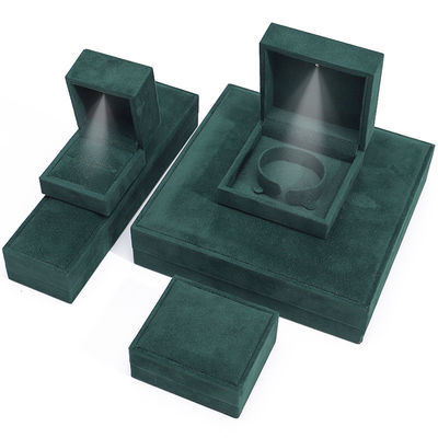 Caja de embalaje de joyas de lujo de color verde oscuro con luz LED brillante