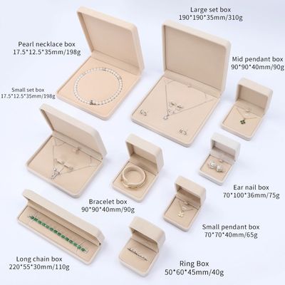 Fabricación al por mayor de joyería Envasado en caja de joyería Logotipo personalizado personalizado Collar de lujo Brazalete Anillo de oreja Envasado de terciopelo Caja de joyería beige