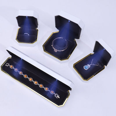 comprar Logotipo personalizado Joyería ligera Caja de regalo para pulseras pendientes colgante collar de terciopelo Anillo de material hecho a mano online manufacture