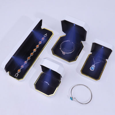 Logotipo personalizado Joyería ligera Caja de regalo para pulseras pendientes colgante collar de terciopelo Anillo de material hecho a mano