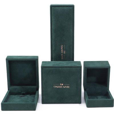 Venta al por mayor Fabricación de joyería de lujo de terciopelo Caja personalizada Logotipo personalizado Collar verde oscuro Brazalete Aretes Anillo Embalaje Caja de joyería de terciopelo