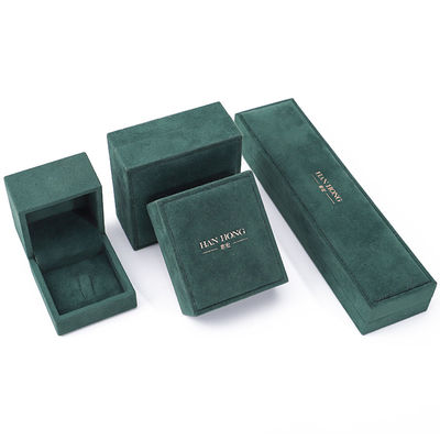 Venta al por mayor Fabricación de joyería de lujo de terciopelo Caja personalizada Logotipo personalizado Collar verde oscuro Brazalete Aretes Anillo Embalaje Caja de joyería de terciopelo