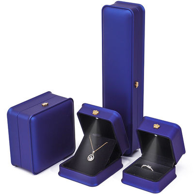 comprar Caja de joyería LED de cuero falso brillante azul oscuro elegante para exhibición de almacenamiento de lujo online manufacture