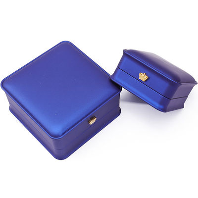 Caja de joyería LED de cuero falso brillante azul oscuro elegante para exhibición de almacenamiento de lujo