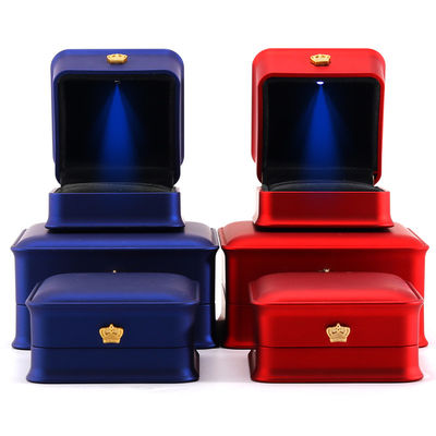 Caja de anillos de pulsera LED multicolor con material de terciopelo de plástico de Hanhong