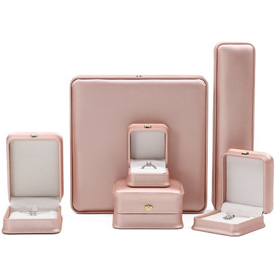 comprar Logotipo personalizado caja de joyas rosa oro diseño de corona de cuero para anillos pendientes y collares online manufacture