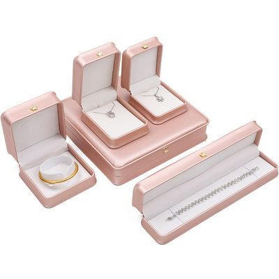 Logotipo personalizado caja de joyas rosa oro diseño de corona de cuero para anillos pendientes y collares