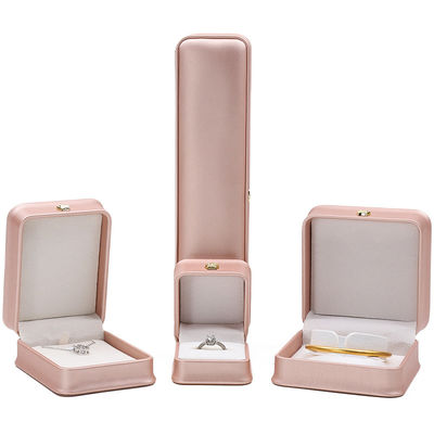 Logotipo personalizado caja de joyas rosa oro diseño de corona de cuero para anillos pendientes y collares
