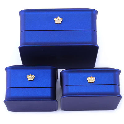 Caja de embalaje de joyas de corona de lujo personalizada con luz LED y diseño más reciente hecho a mano