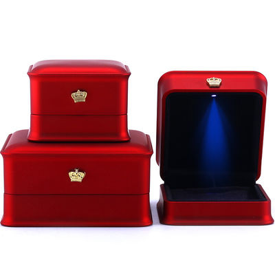 Paquete de joyas Hanhong Custom Luxury Crown LED Box para pulseras collares y anillos