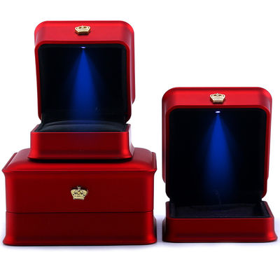 Paquete de joyas Hanhong Custom Luxury Crown LED Box para pulseras collares y anillos