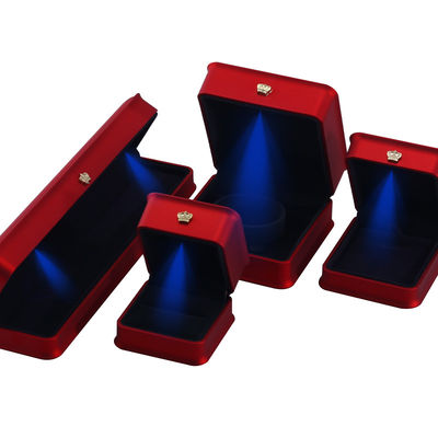 Paquete de joyas Hanhong Custom Luxury Crown LED Box para pulseras collares y anillos