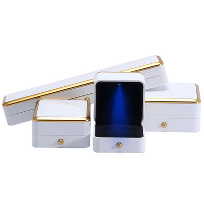 Caja de joyería personalizada embalaje de oro recubrimiento caja de joyería de plástico con iluminación LED
