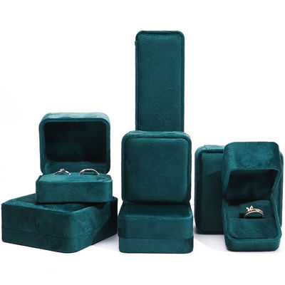 Venta al por mayor Fabricación de joyería de lujo Envasado de caja Logotipo personalizado personalizado de gama alta Collar verde oscuro Brazalete de orejas Anillo Envasado de joyería de terciopelo
