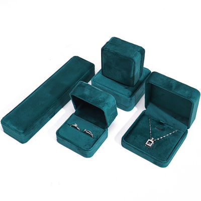 Venta al por mayor Fabricación de joyería de lujo Envasado de caja Logotipo personalizado personalizado de gama alta Collar verde oscuro Brazalete de orejas Anillo Envasado de joyería de terciopelo