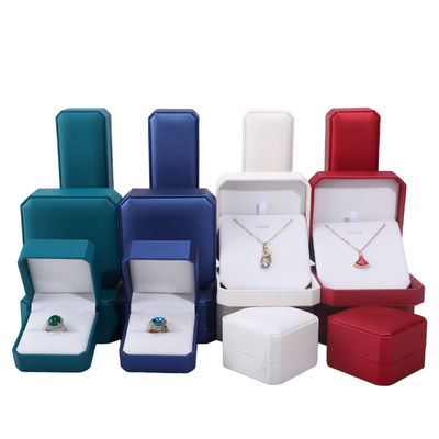 comprar Caja de joyería de cuero cuadrado para embalaje personalizado de pendientes Brazalete Collar de anillo online manufacture