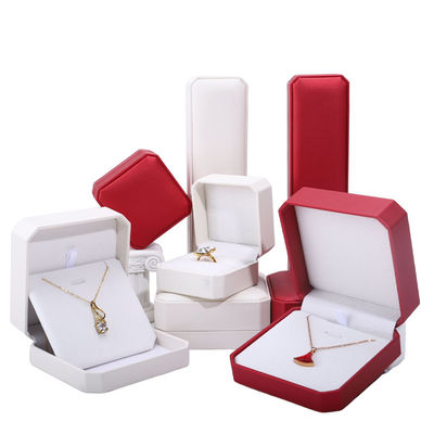 Caja de joyería de cuero cuadrado para embalaje personalizado de pendientes Brazalete Collar de anillo