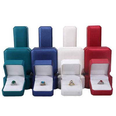 Caja de joyería de cuero cuadrado para embalaje personalizado de pendientes Brazalete Collar de anillo