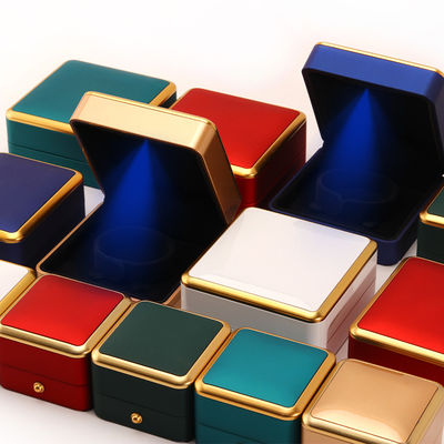 comprar Caja de joyería de plástico personalizada con luces LED, caja de embalaje de joyas octogonal online manufacture