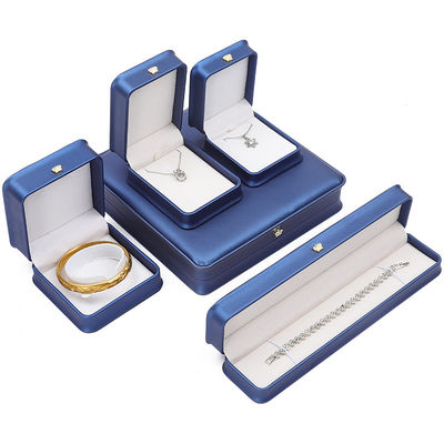 Paquete de joyas más reciente Coronilla de cuero azul Caja de joyas para brazalete colgante collar anillo