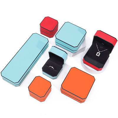 Caja de embalaje de joyería de cuero PU de borde negro octogonal elegante para almacenamiento de lujo