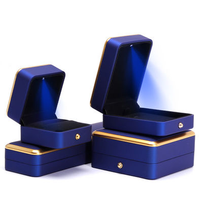 Collar cuadrado personalizado y anillo caja de joyas LED azul claro con estilo elegante de lujo
