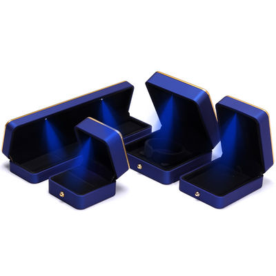 Collar cuadrado personalizado y anillo caja de joyas LED azul claro con estilo elegante de lujo