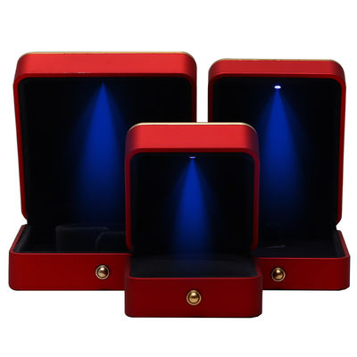 comprar Plastico personalizado pintado con aerosol cuadrado Collar de lujo anillo rojo LED caja de joyas hecha a mano online manufacture