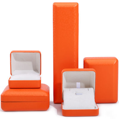 Logotipo personalizado Rectángulo naranja caja de joyería de cuero para lujo brazalete collar de almacenamiento