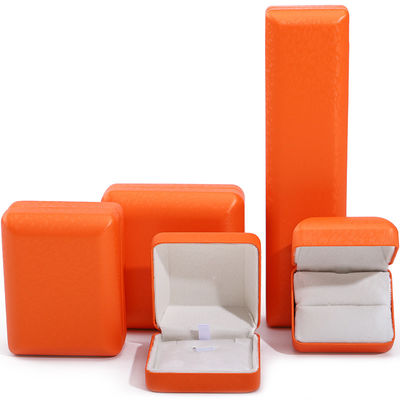 Logotipo personalizado Rectángulo naranja caja de joyería de cuero para lujo brazalete collar de almacenamiento