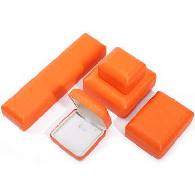 Logotipo personalizado Rectángulo naranja caja de joyería de cuero para lujo brazalete collar de almacenamiento