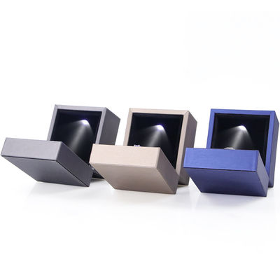 Hanhong Logotipo personalizado de cuero falso caja de joyas de terciopelo para pendientes brazalete collar anillo