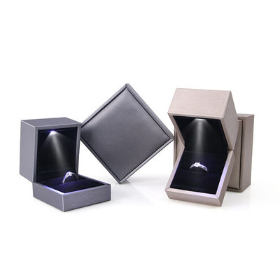 Paquete de joyas para Hanhong logotipo personalizado lujo de cuero falso caja LED plateada Contacte con nosotros