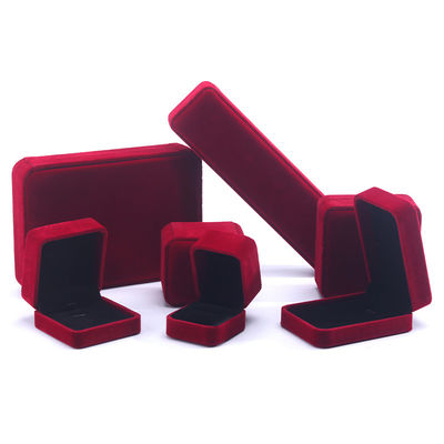 Venta al por mayor de la fabricación de lujo de terciopelo joyería caja personalizada logotipo personalizado collar rojo pulsera de orejas anillo embalaje de terciopelo joyería caja