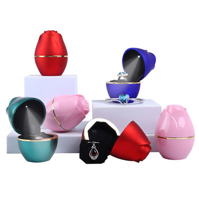 Caja de embalaje de joyas de luz LED blanca para anillo de collar y pulsera 2022 Rose Design