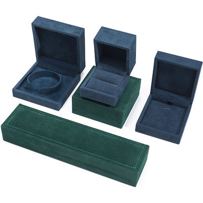 Caja de joyas de terciopelo oscuro personalizada para collar de lujo Aretes Brazalete Anillo 9 * 9 * 4cm