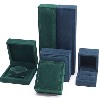 Caja de joyas de terciopelo oscuro personalizada para collar de lujo Aretes Brazalete Anillo 9 * 9 * 4cm