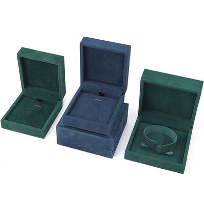 Caja de joyas de terciopelo oscuro personalizada para collar de lujo Aretes Brazalete Anillo 9 * 9 * 4cm