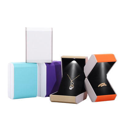Contacte con nosotros para la iluminación LED personalizada caja de joyas de plástico azul caja de anillo LED revestimiento de terciopelo