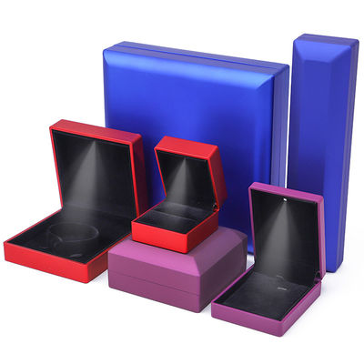 comprar Caja de embalaje de joyas con logotipo personalizado Hanhong Velvet Stud Aretes Collar Brazalete Caja online manufacture