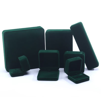 China Fabricación mayorista de alta gama Cuadro de anillo de collarada hecha a mano Embalaje de joyas Logotipo personalizado Luxo Cuadrado Suede Veludo Verde Oscuro Caja de joyas
