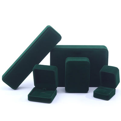 China Fabricación mayorista de alta gama Cuadro de anillo de collarada hecha a mano Embalaje de joyas Logotipo personalizado Luxo Cuadrado Suede Veludo Verde Oscuro Caja de joyas