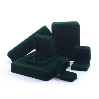 China Fabricación mayorista de alta gama Cuadro de anillo de collarada hecha a mano Embalaje de joyas Logotipo personalizado Luxo Cuadrado Suede Veludo Verde Oscuro Caja de joyas