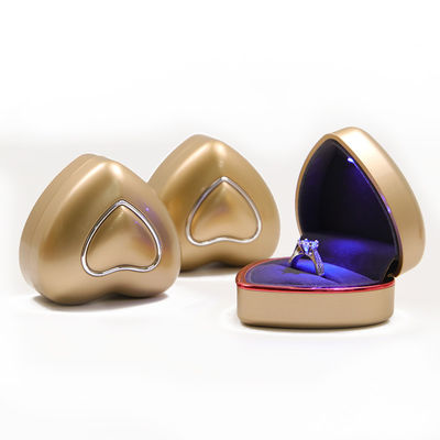 Caja de anillo de luz LED rosa de tamaño personalizado para almacenar y mostrar joyas