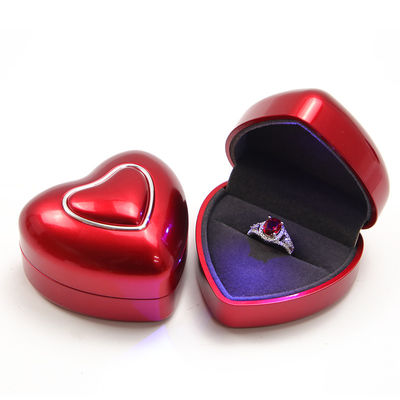 Caja de anillo de luz LED rosa de tamaño personalizado para almacenar y mostrar joyas