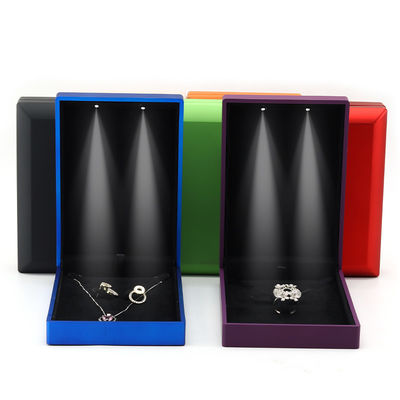 Hanhong Logotipo personalizado pintura a inmersión de joyería caja de embalaje para los pendientes collar de anillo LED conjunto