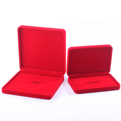 China Fabricación mayorista de lujo de terciopelo rojo Embalaje de joyería Caja de joyería de alta gama personalizada Collar Brazalete Orecillos Anillo Joyería Caja de embalaje con logotipo