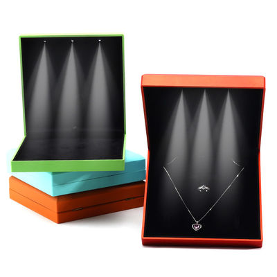Hanhong Logotipo personalizado de joyería de color blanco con collar de anillos